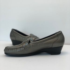 SAS Easier Slip On Dress Loafer in Metallic Gray Women's 9M $165